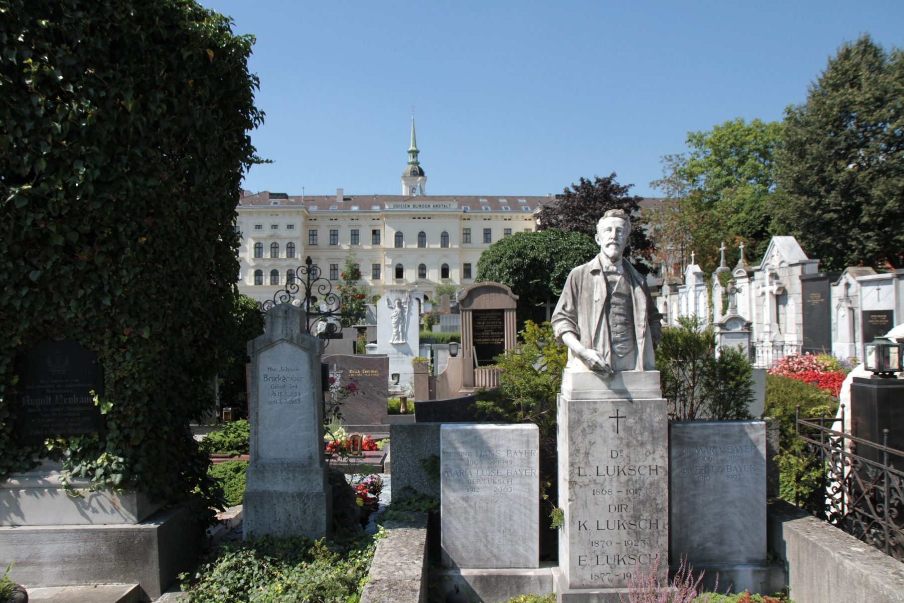 Ludwig Luksch's tomb, Leonhardfriedhof, Graz - 02.JPG